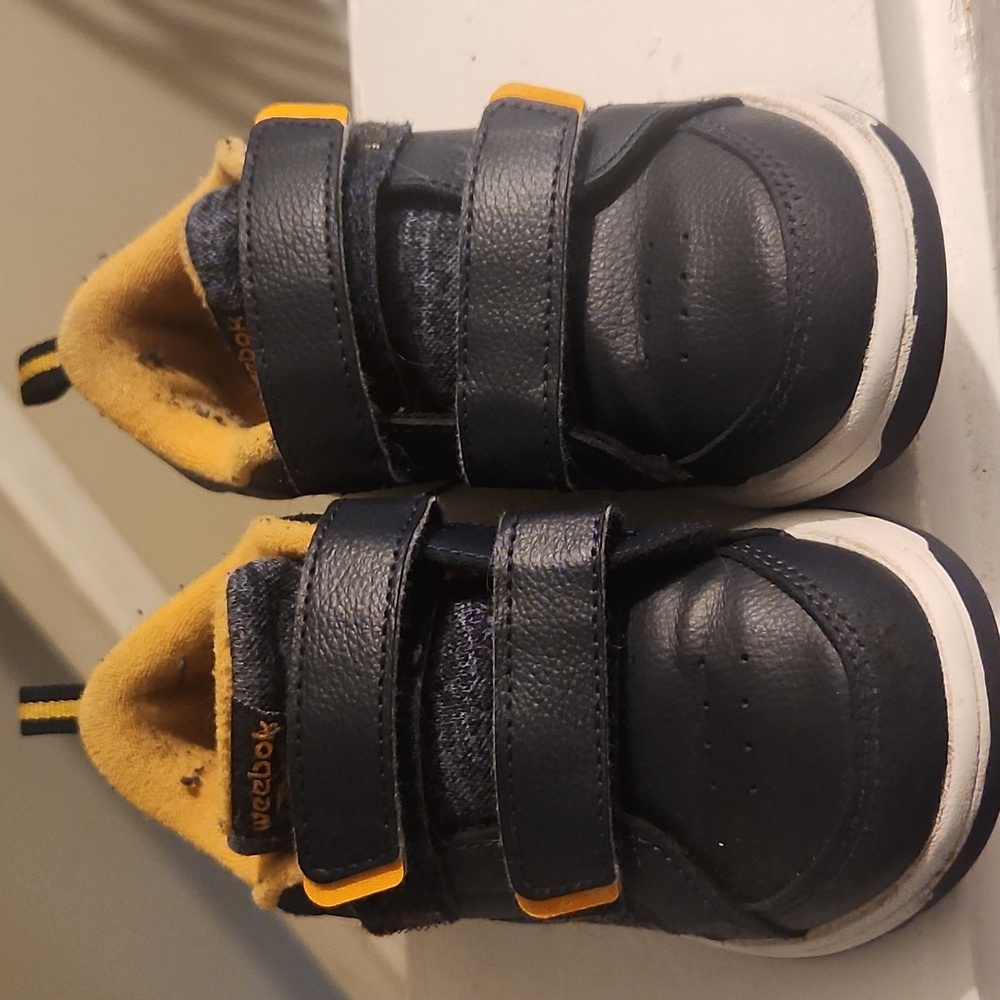 Kids reebok sneakers